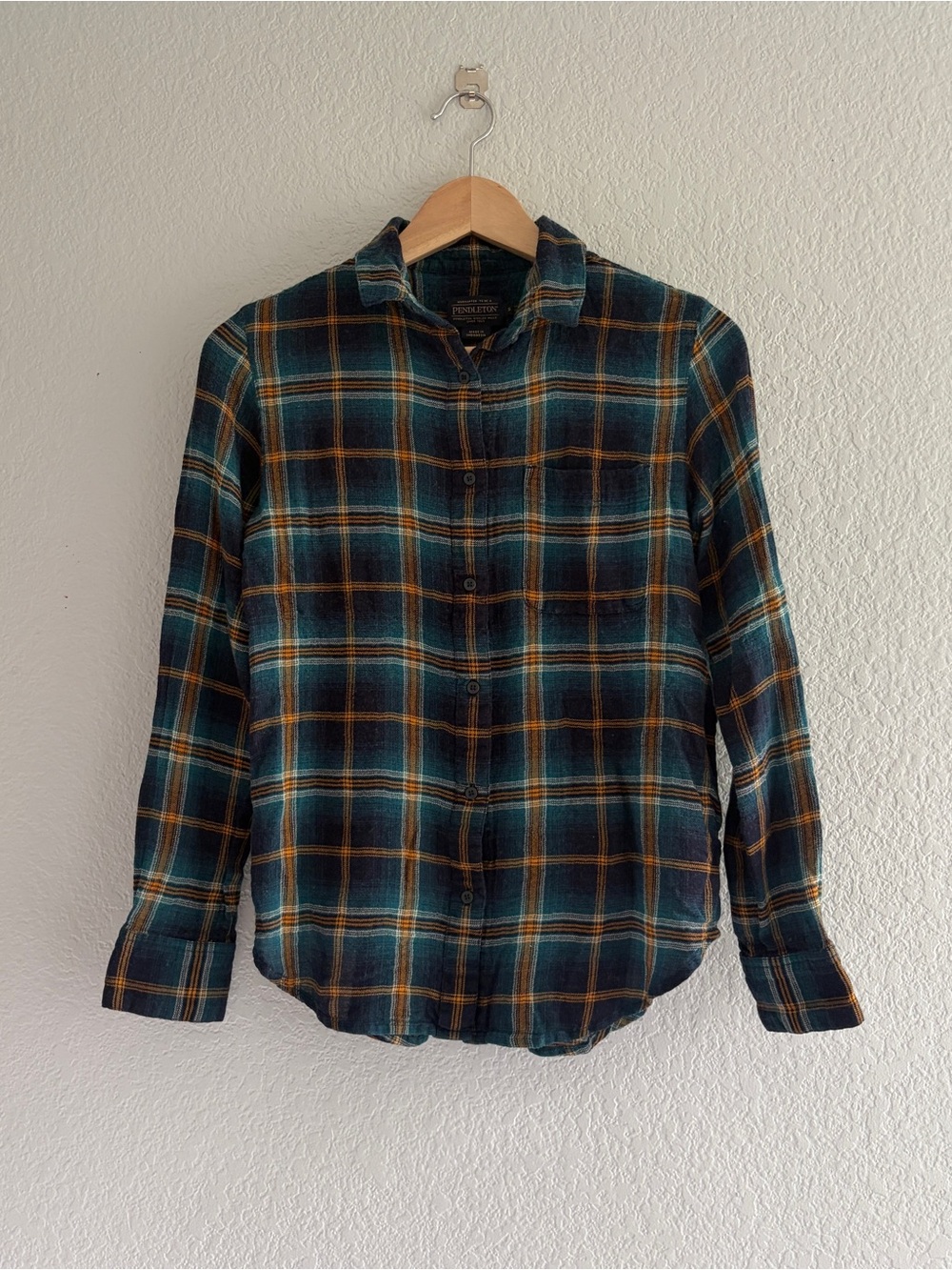 Pendleton wool blend button up top women’s size Small blue plaid shirt